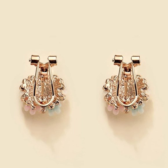 NWT Faux Pearl and Rheinstone and Resin Flower Ear Studs - Picture 2 of 2